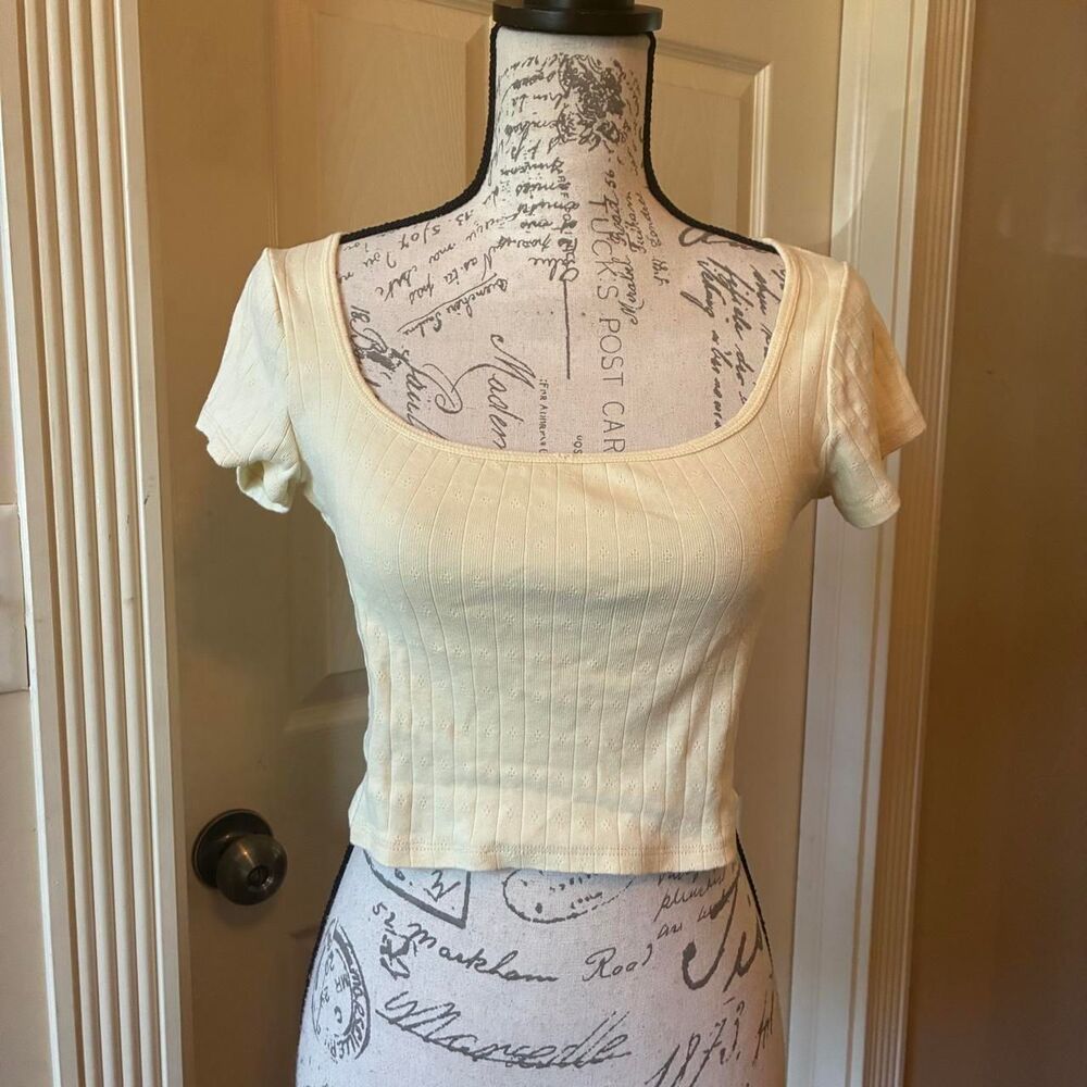 Gaze Women's Yellow and Cream Crop-top